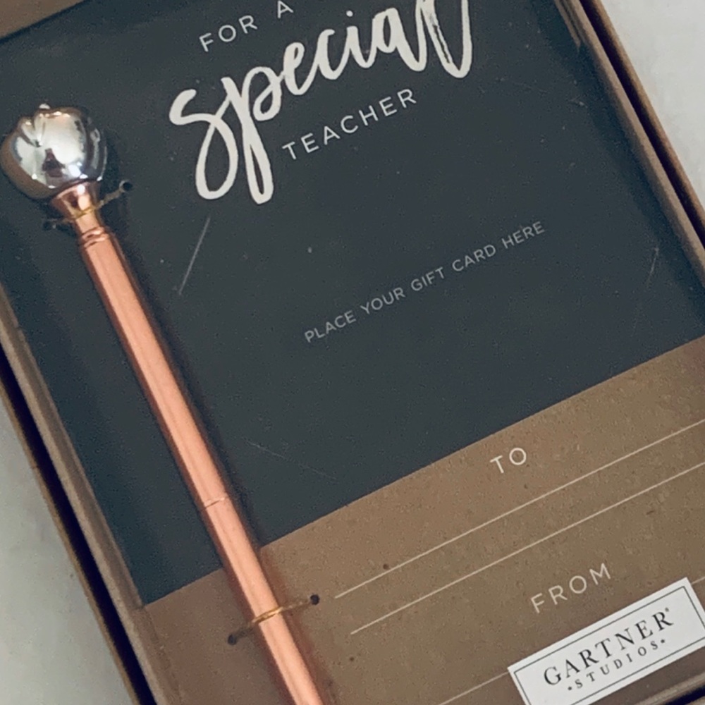 Gift card hold with apple pen set for a teacher